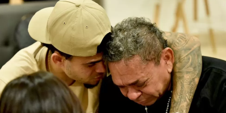 Footballer Luis Díaz reunited with father after kidnapping 1 footballer luis diaz reunited with father after kidnapping