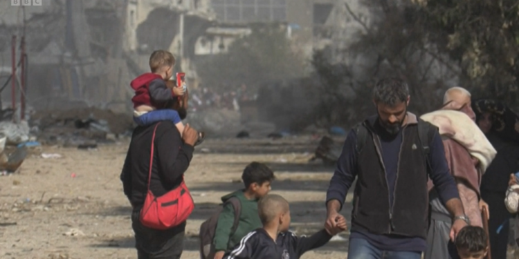 hundreds leave gazas al shifa hospital as many feared killed at un shelter