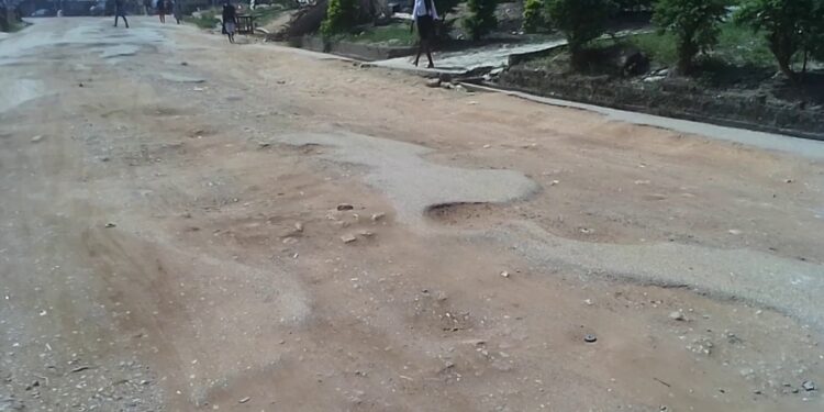 kwabre motorists residents lament poor meduma abaase and maase link road