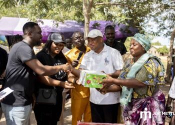 Love Gift: Joe Mettle donates to Mepe flood victims