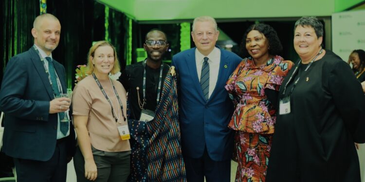 okyeame kwame meets former us vice president al gore