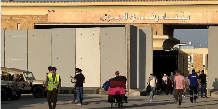 rafah border crossing between gaza and egypt fails to open for foreigners