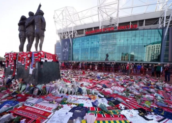 Sir Bobby Charlton died after fall, inquest hears