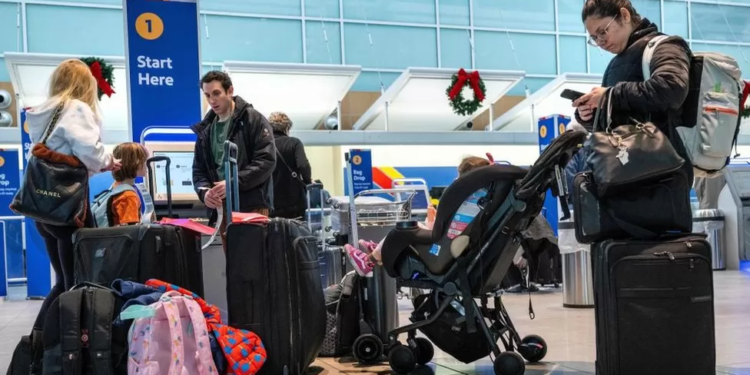 thanksgiving travel record crowds expected to flood us roads and skies