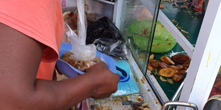 that yellow thing how much plastic bag can african pied crow eat