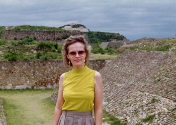 They met at an airport and fell in love