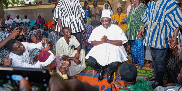 yagbonwura enskins bawumia as konukolewura chief of unity