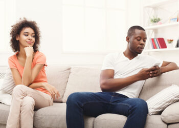 6 tiny signs he does not want a long-term commitment with you