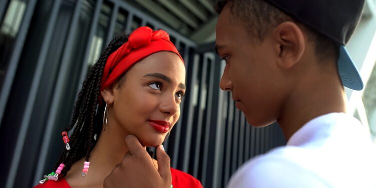 7 small things the most alluring women do to attract the right guy