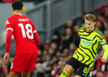 Arsenal top of table after thrilling draw with Liverpool