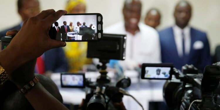 Balancing Act: Evaluating the pros and cons of a licensing regime for Ghanaian journalists 1 balancing act evaluating the pros and cons of a licensing regime for ghanaian journalists