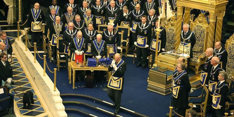grand lodge reaffirms position on freemasonry and religion amid vaticans ban on roman catholics