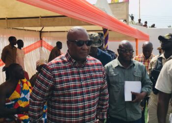 “I’II revive collapsing cocoa sector – Mahama assures