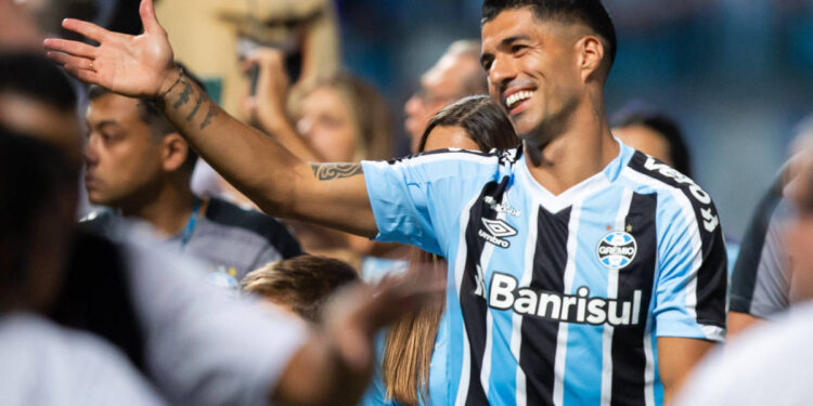 luis suarez wins golden ball as brazilian leagues best player