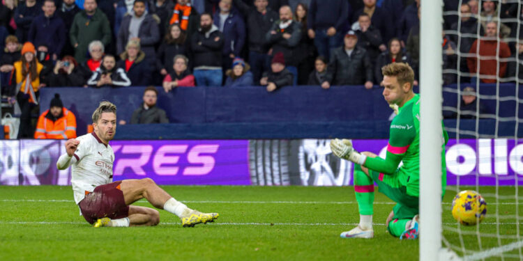 manchester city come from behind to beat luton town