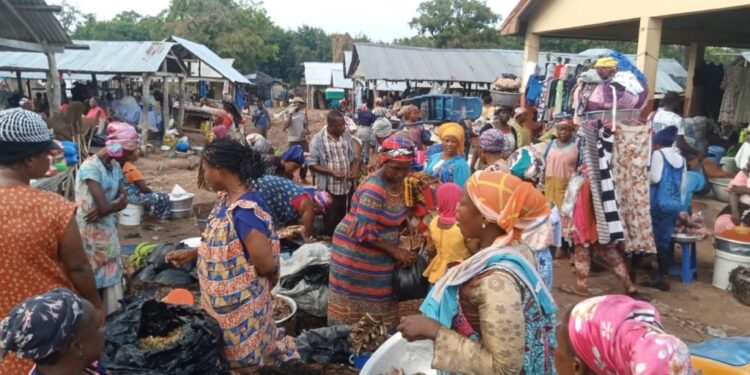 paramount chief of jama traditional area extends market days at jama moonyoa market to boost trade