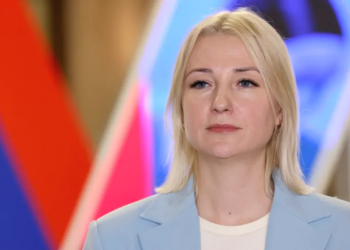 Russia bans anti-war candidate from challenging Putin