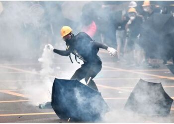 Tony Chung: Student activist flees Hong Kong to seek asylum in UK