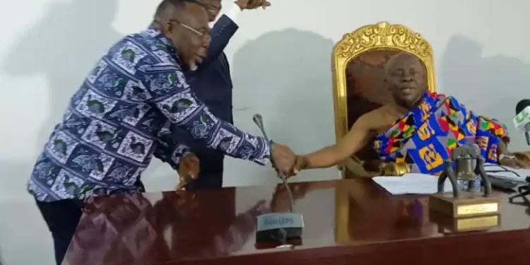 urgently help resolve the asantehene dormaahene feud chieftaincy minister to national house of chiefs