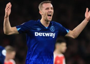 West Ham stun Arsenal who miss chance to go top