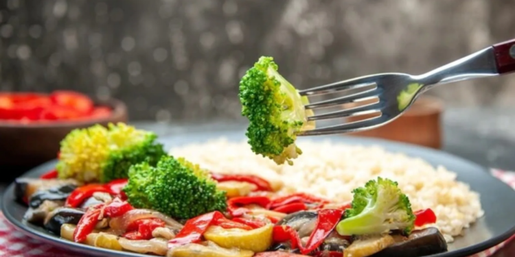 why eating late could kill you study reveals ideal dinnertime