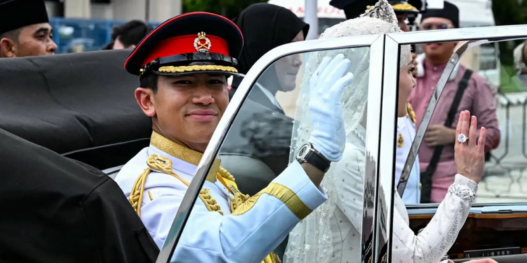 bruneis hot prince formally marries in 10 day celebration
