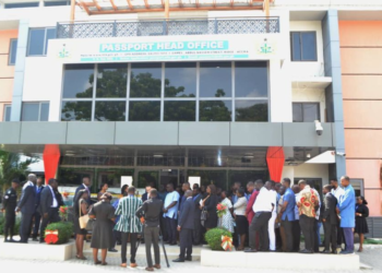 Ghana’s honorary consul in Beirut presents printers to passport office