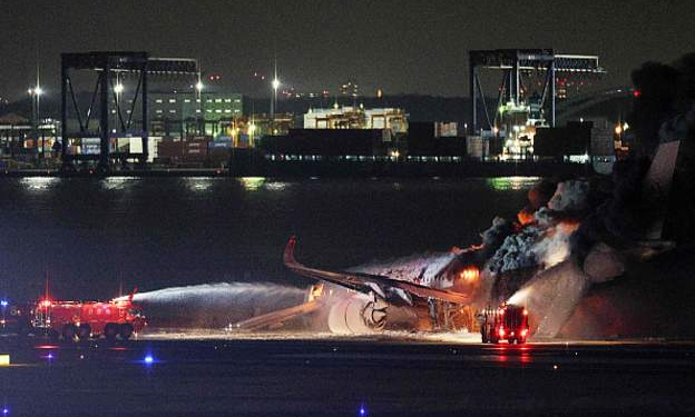 japan airlines five people on board coastguard plane dead