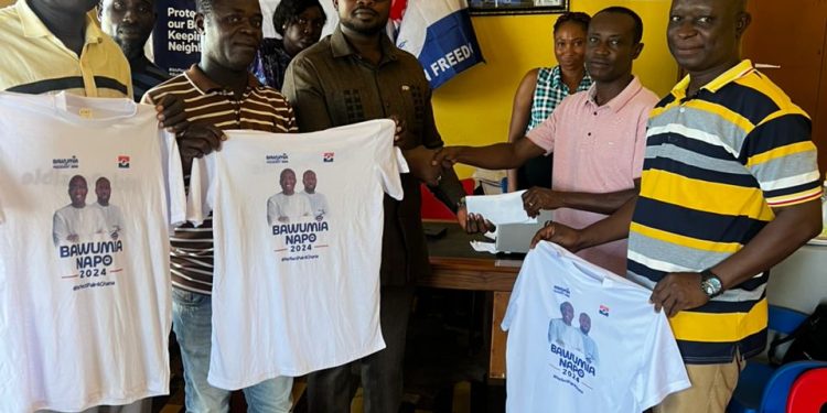 chief ofori nti donates to npp campaign in twifo ati morkwa with cash and branded t shirts