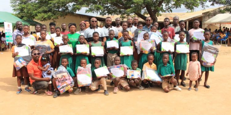 dorgbetor foundation awards 43 pupils school hails kind gesture