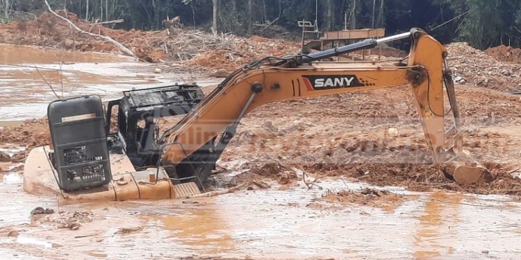 4 excavators reportedly set ablaze by forestry commission officers in eastern region