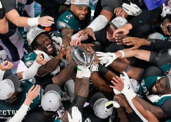 Eagles demolish Chiefs to deny them Super Bowl three-peat