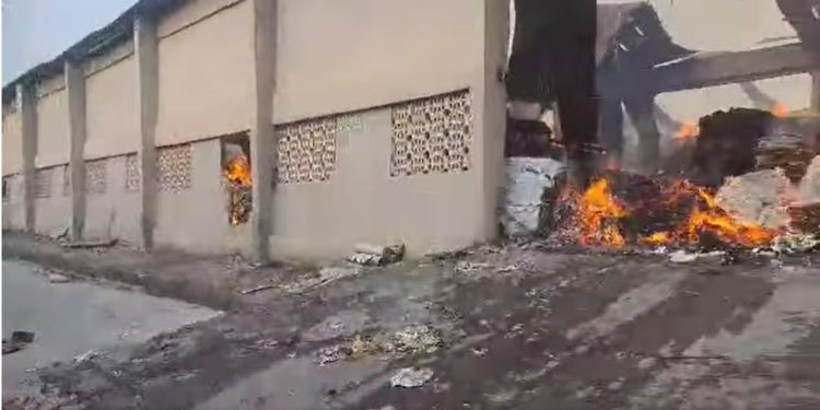 Fire engulfs warehouse in Tema Industrial Area 1 fire engulfs warehouse in tema industrial area
