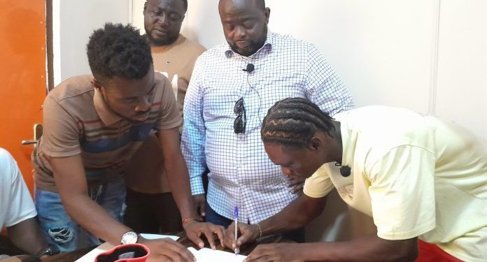 ghanaian boxer bernard abbey inks three year deal with shiatse promotions