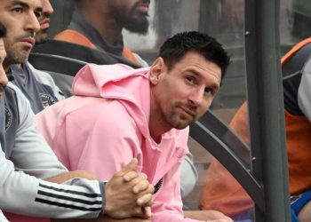 Messi fined after grabbing neck of opposition coach