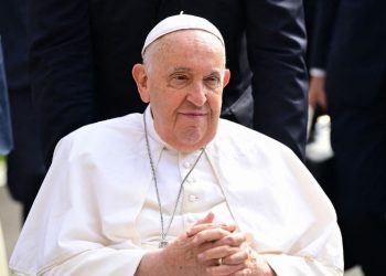 Pope Francis has double pneumonia, complicating his treatment, Vatican says