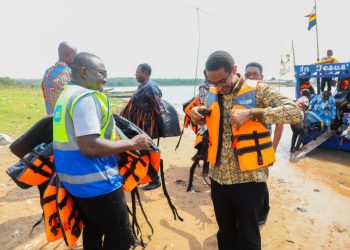 Star Oil donates 500 life jackets to CK Kope School children and residents to enhance safety on the lake
