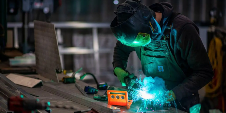 trump announces 25 tariffs on all steel and aluminium imports