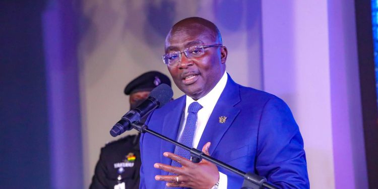 bawumia offers support to adum fire victims in kumasi