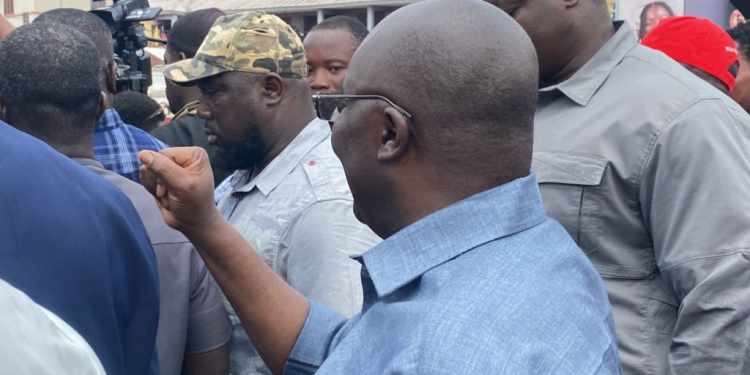 bawumia visits adum pz to sympathise with traders affected by fire outbreak