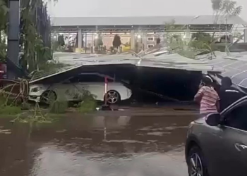 Blustery downpour causes havoc in Accra