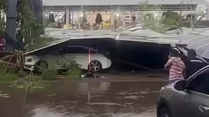 blustery downpour causes havoc in accra