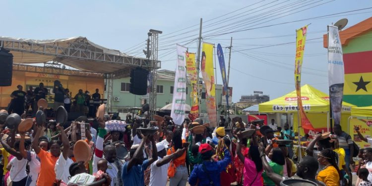 fufu enthusiasts take over faanofaa street as they jam adom tv fufuo party 2025