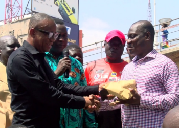 Dr Yaw Adutwum donates GH₵100,000, 200 bags of cement to Adum PZ fire victims