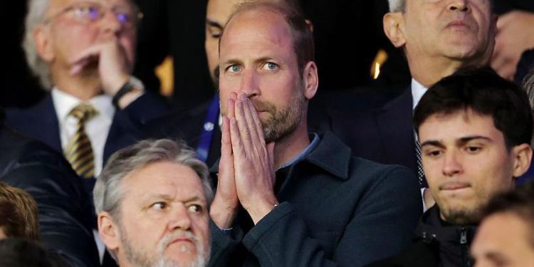 mendes late strike puts psg in control against villa