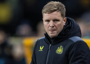 Newcastle boss Howe recovering from pneumonia