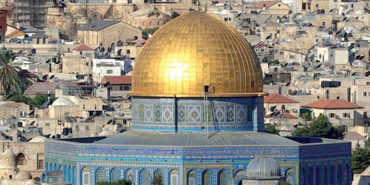 oman hails king mohammed vis efforts in defending holy city