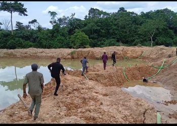 Tarkwa Nsuaem: W/Regional Minister storms Bonsar with security personnel as illegal mining intensifies