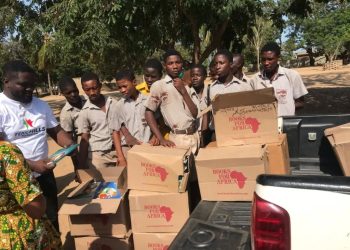 TEKCHILLS Foundation donates library books to Ajumanikope D/A School
