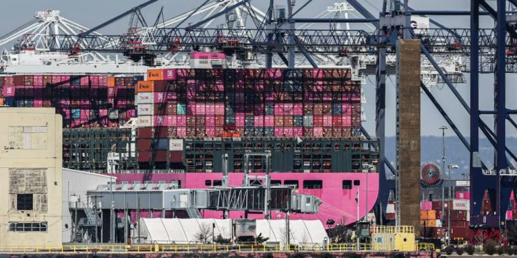 us starts collecting trumps new 10 tariff smashing global trade norms